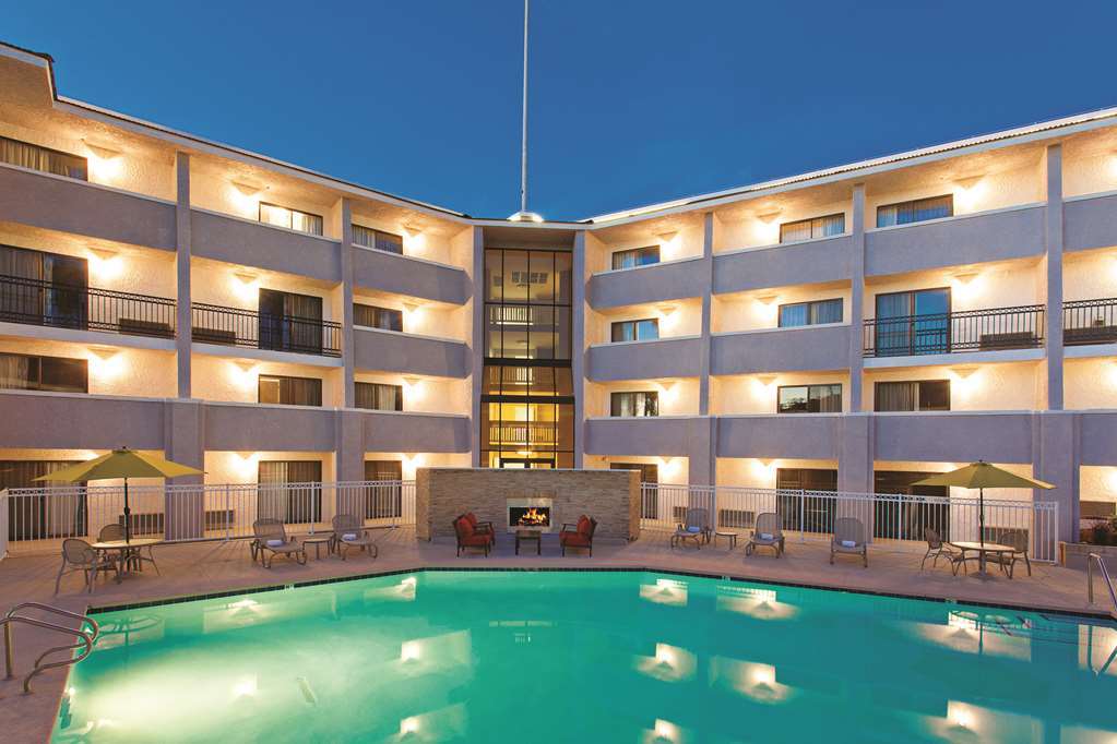 波莫纳拉金塔旅馆及套房 设施 照片